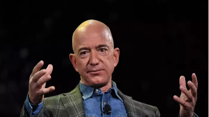 Jeff Bezos chia sẻ lý do đầu tư vào vũ trụ